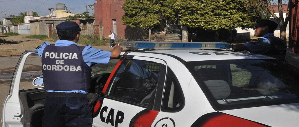Seis encapuchados asesinan a balazos a una joven en Córdoba