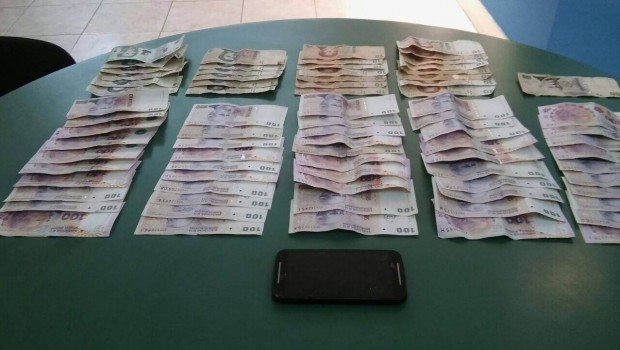 Asalto a local de sushi terminó con un tiroteo, dos detenidos y dos prófugos