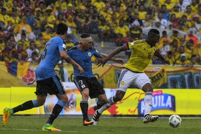 Colombia salvo un punto al empatar 2 a 2 con Uruguay