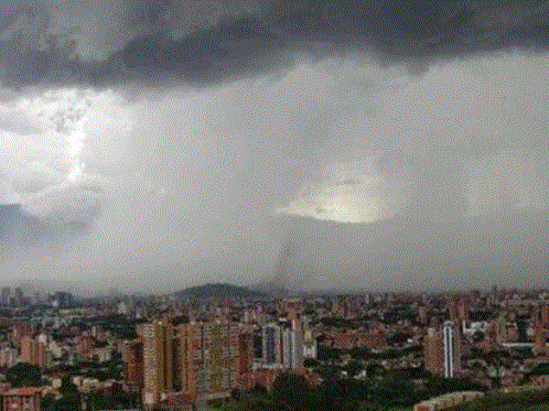 FUERTE LLUVIA EN EL VALLE DE ABURRÁ