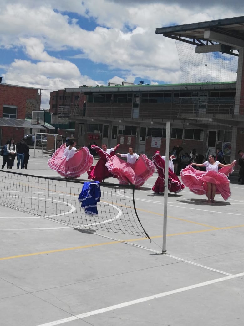 Grupo de danzas uniminuto