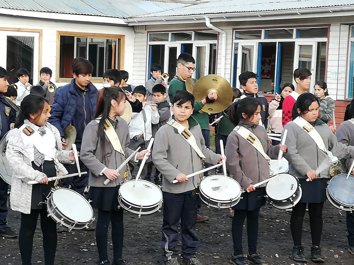 BANDA DE GUERRA ESCUELA RURAL HUELLAHUE