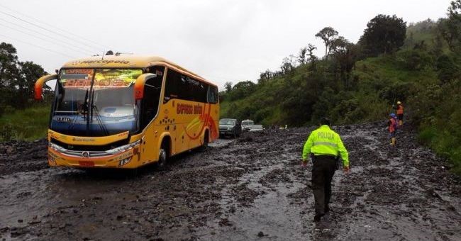 Ecuador: Varias vías afectadas por fuertes lluvias