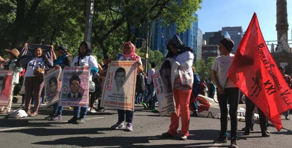 Padres de los 43 presentan 4 ejes para justicia del caso Ayotzinapa 