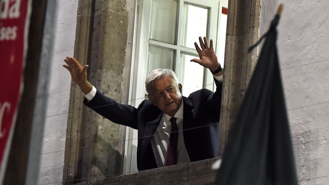 Qué hizo Andrés Manuel López Obrador un día después de su triunfo en las elecciones de 2018?