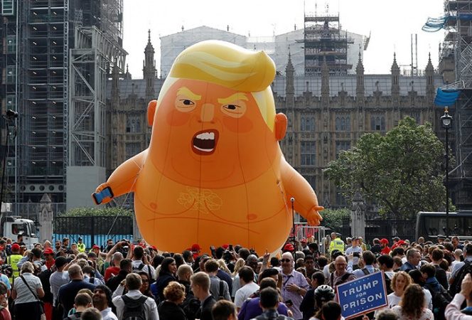 Protestan contra Trump con inflable gigante en Londres