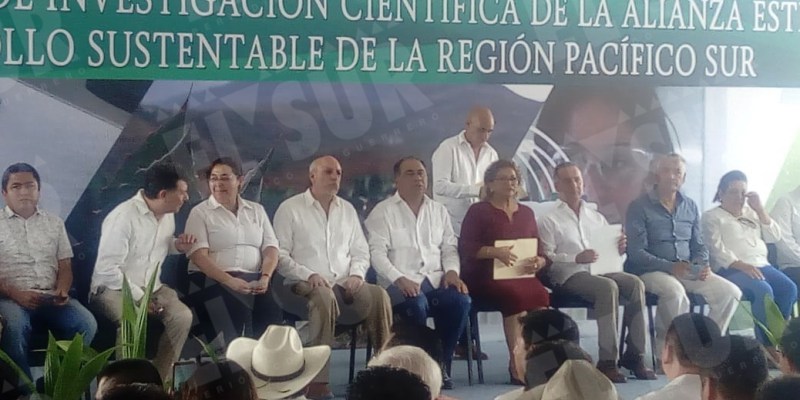   No sabe nada del amparo del ex alcalde de Acapulco, dice el gobernador