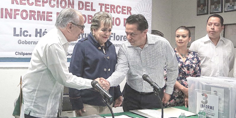 Entrega Florencio en el Congreso el tercer informe de Astudillo que irá al pleno el 17