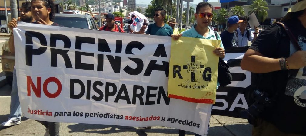 Comunicadores marchan para exigir justicia por asesinato de locutor en Acapulco