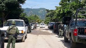 Fin de semana violento en Acapulco con cinco cuerpos en una fosa y dos asesinatos más