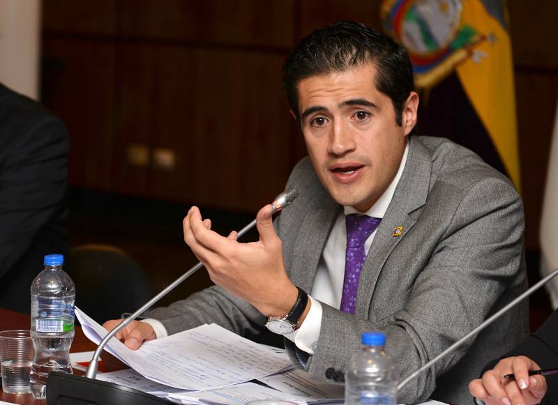 Ecuador retoma diálogo con FMI y organismos multilaterales