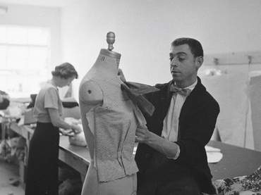 Fallece el diseñador James Galanos