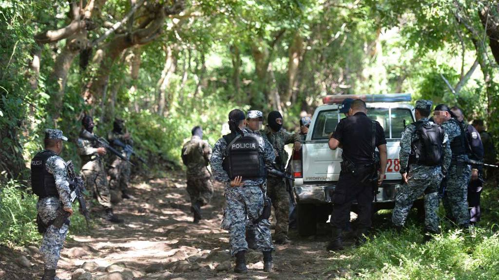Policías y militares realizan búsqueda de motorista del bus de la ruta 177