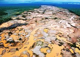 La minería de oro artesanal crea numerosos problemas ambientales y de salud
