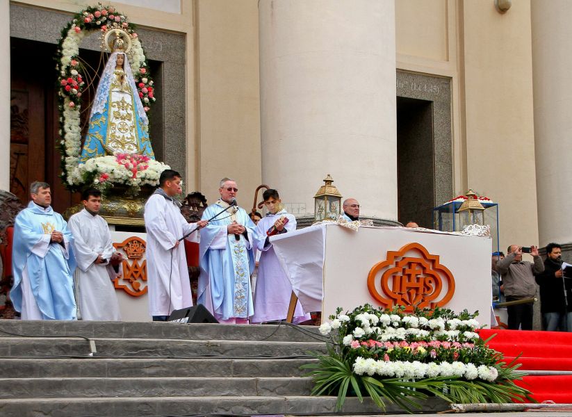 Día de la Virgen de Itatí: miles de peregrinos en la celebración