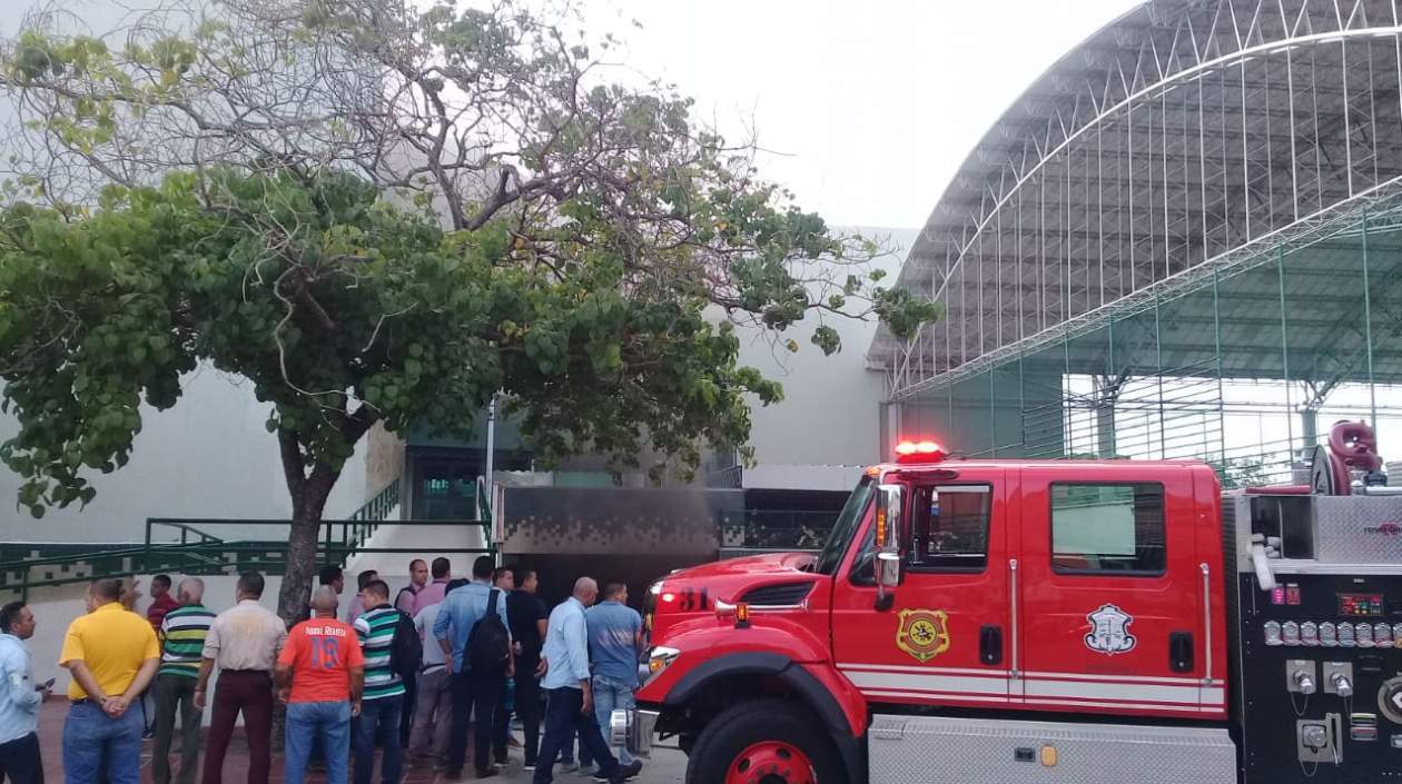 Incendio en planta eléctrica en Comfamiliar generó susto