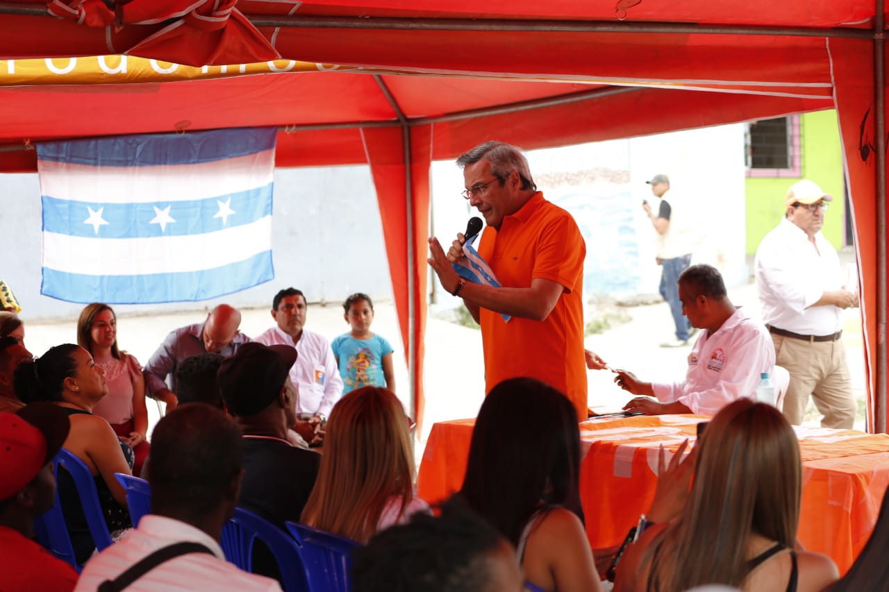 Jairala se reunió con la Federación Nacional de tricimoteros en el Guasmo Sur