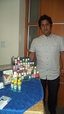 Emprendedor ofrece productos personalizables