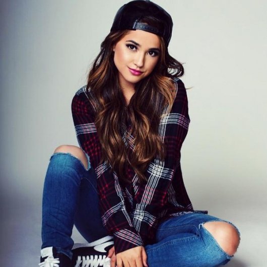 Becky G le cantó 