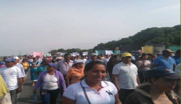 Agricultores de Santa Lucía reclaman a Jimmy Jairala construcción de caminos vecinales