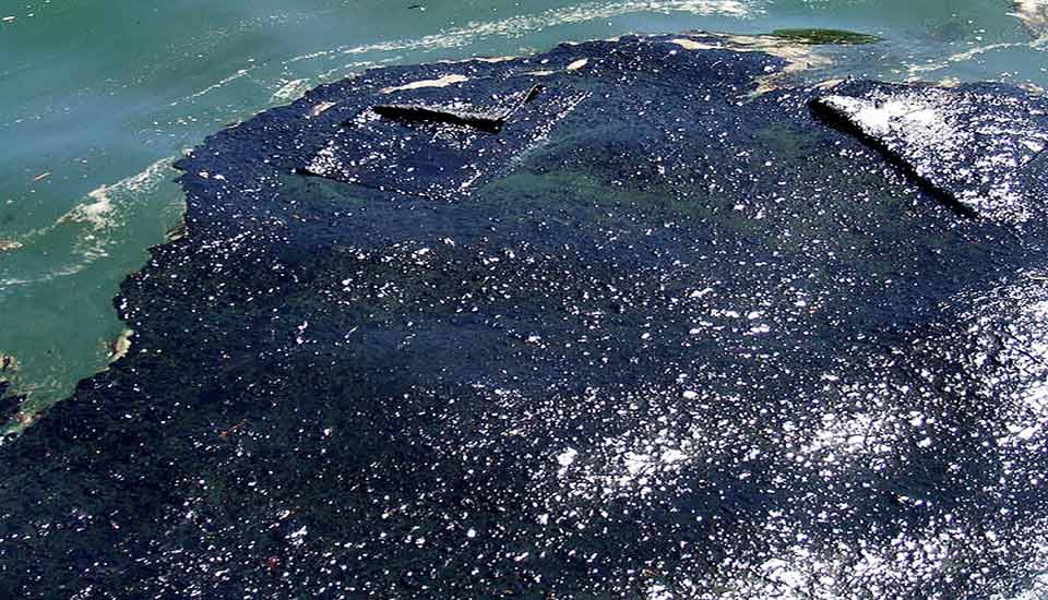 Gran derrame de petróleo en las bellas costas de Cancun