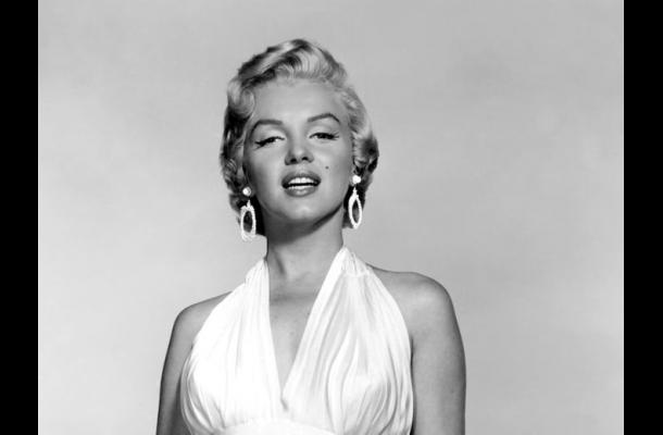 Vendido en 5 millones vestido con que Monroe felicitó a Kennedy