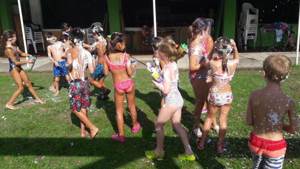 LOS PICAPIEDRAS FESTEJARON EL CARNAVAL