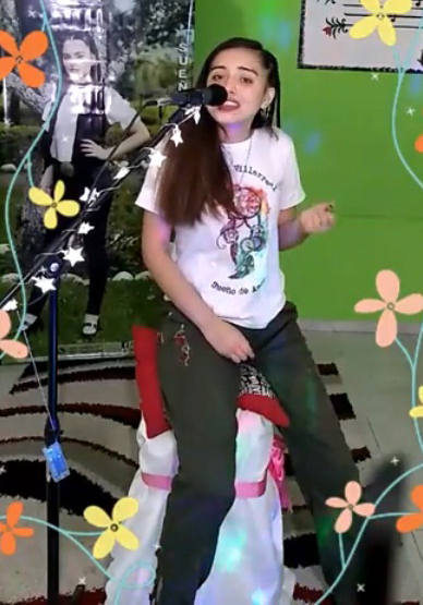 FLORENCIA VILLARREAL EN VIVO HACE INSTANTES DESDE SU FACEBOOK
