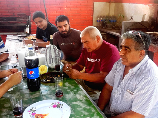 Tarde de guitarreada e historias en Ex Ingenio Mercedes