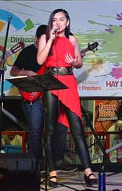FLORENCIA VILLARREAL  EN LA PRECHAYA ROSARINA 2020