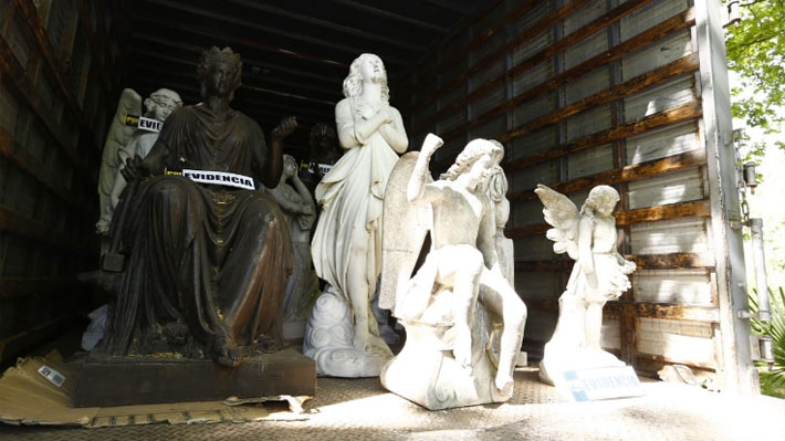 Importante hallazgo de estatuas que habían sido robadas del Cementerio General y Cerro Santa Lucía.