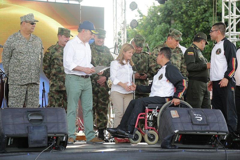 Héroes de Colombia heridos en combate recibieron subsidios de vivienda como regalo de Navidad
