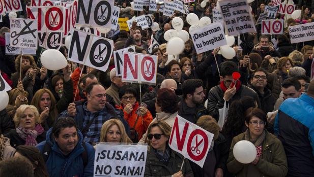 Sevilla se une a la marea blanca contra los recortes sanitarios de la Junta del próximo 15 de enero