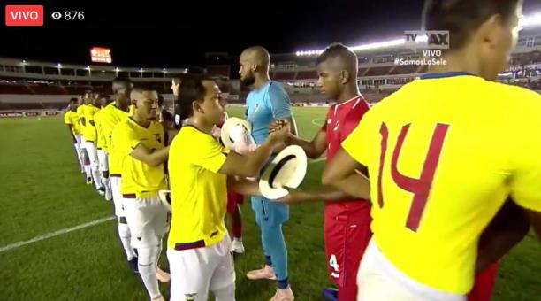 Jugadores de la Selección ecuatoriana sorprendieron a los panameños con sombreros de paja toquilla  Este contenido ha sido publicado origina