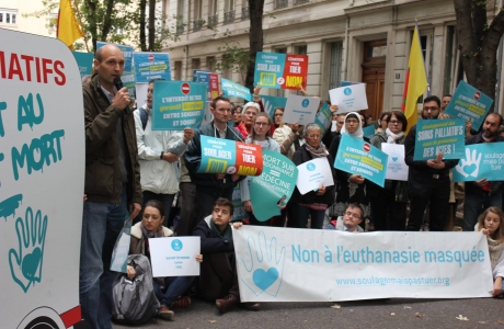 En Francia , practica de eutanasia sin legalizarla.
