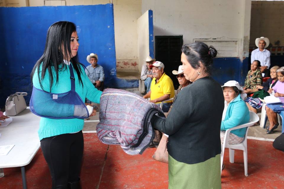 Área de Discapacidad  del DIF Municipal Entregó Cobijas. 