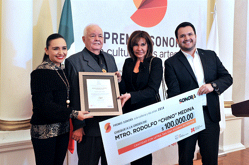 Recibe Rodolfo "Chino" Medina Premio Sonora a la Cultura y las Artes 2018