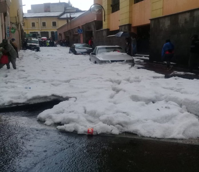 Aguacero y granizada en el Centro Histórico de Quito