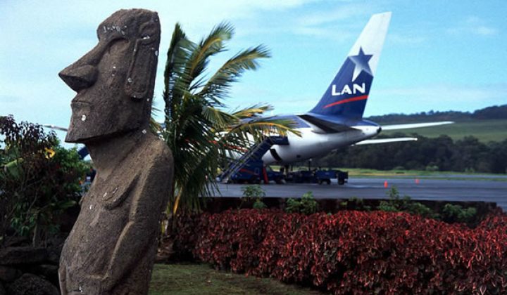 EL AEROPUERTO DE LA ISLA DE PASCUA ES EL MÁS REMOTO DEL MUNDO.