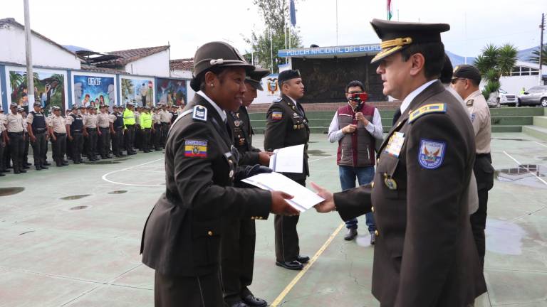 Emotivo reconocimiento de la labor de los uniformados en Ibarra