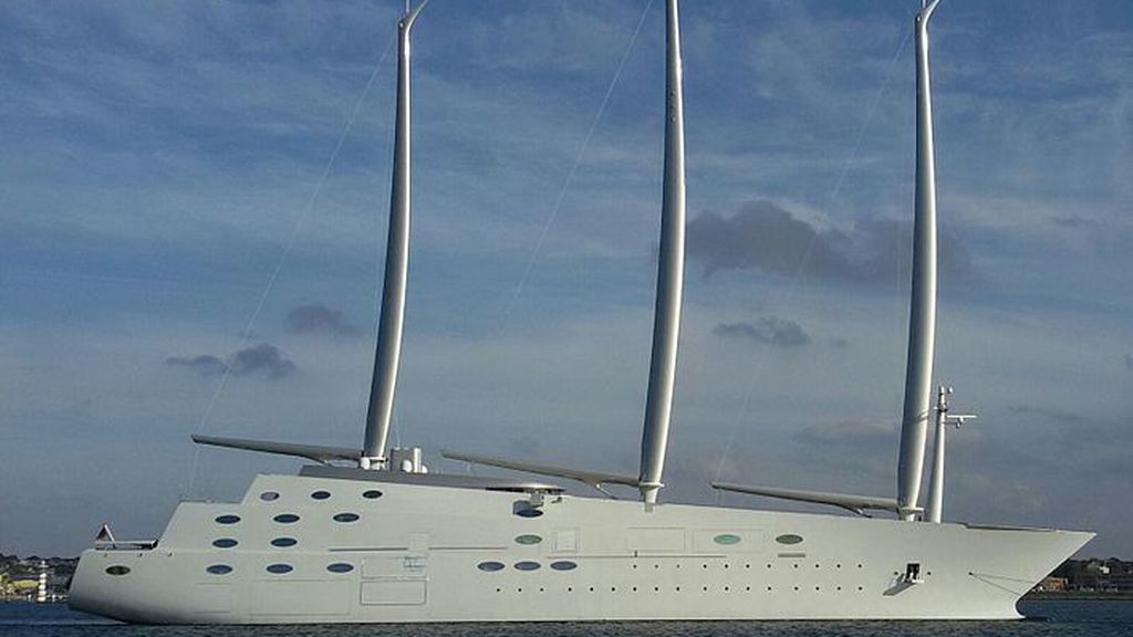 El velero más grande del mundo, en Cartagena para hacerse un chequeo en Navantia