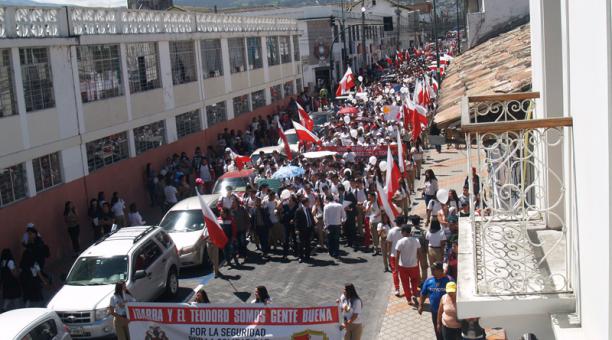 Estudiantes marcharon en Ibarra por la seguridad y en contra la xenofobia  