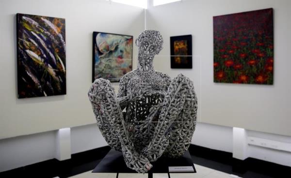 TRESCIENTOS ARTISTAS POR LA PAZ