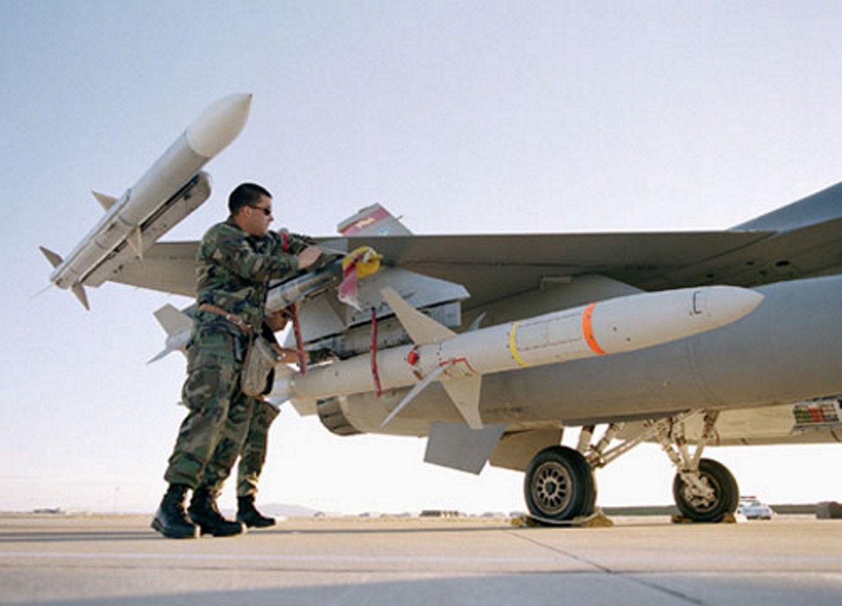 Estados Unidos realiza con éxito unas pruebas de interceptación de misiles de crucero con misiles aire-aire
