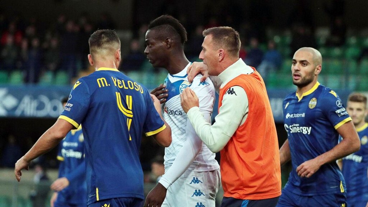 Balotelli se encaró a los ultras del Hellas Verona y los calló