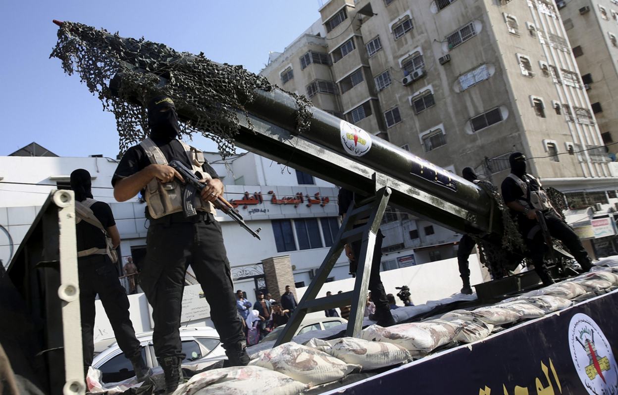 Un cohete palestino impactó por error contra unas oficinas de Gaza y acusan a Israel de haberlo hecho