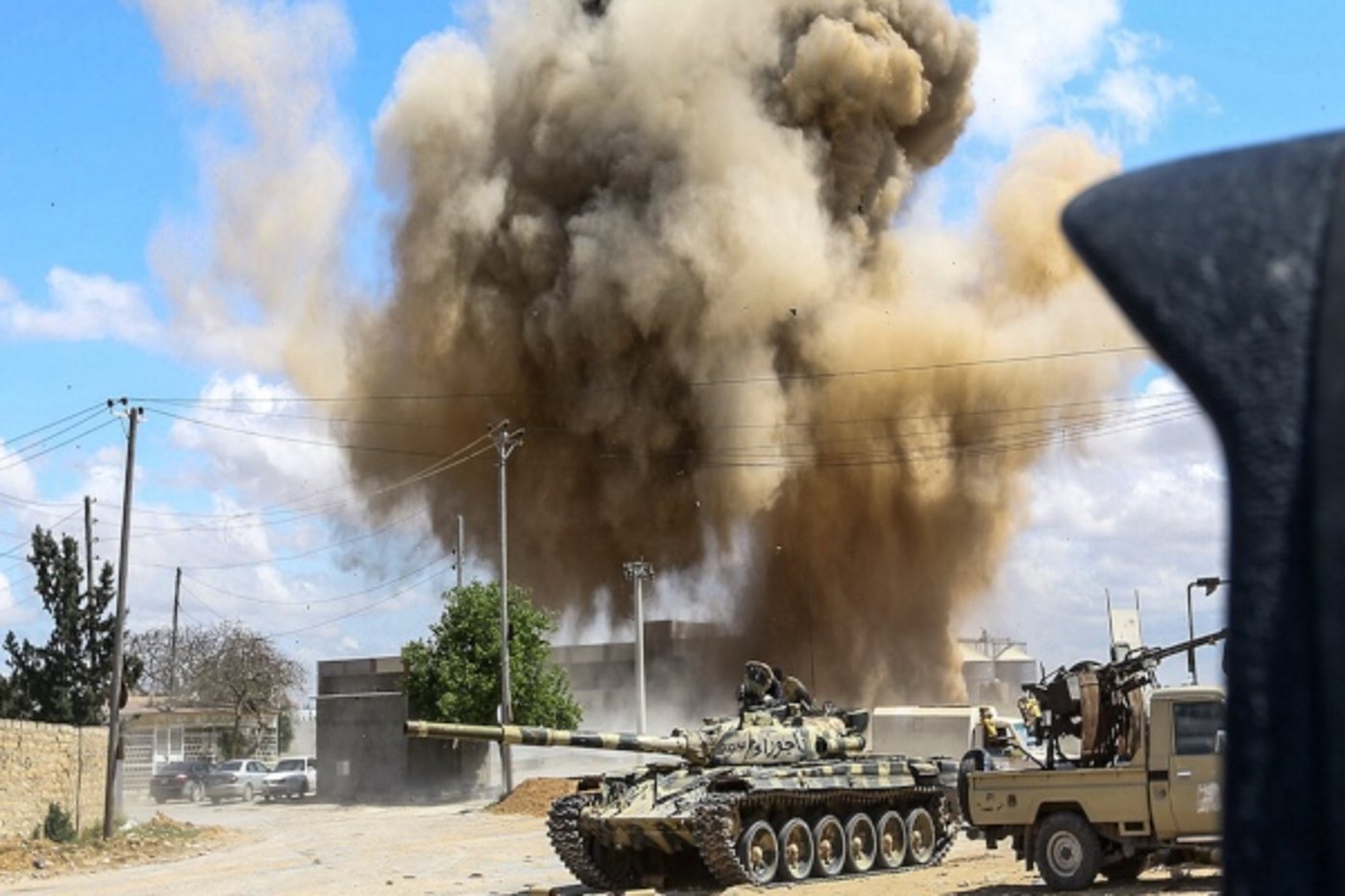 Ofensiva sobre Trípoli: 5.000 heridos y 100.000 desplazados
