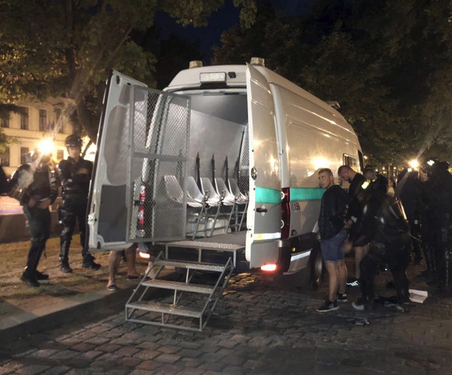 Siete de los 80 ultras detenidos en Bratislava serán enviados a prisión