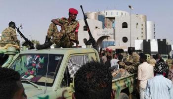 La junta militar de Sudán continúa prometiendo instaurar la democracia 43 días después de haber derrocado a Al-Bashir