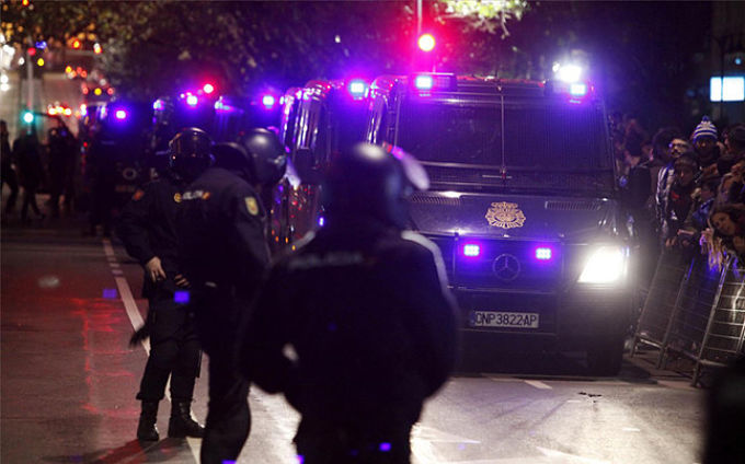 La policía evita disturbios entre ultras del Sevilla y de la Lazio.